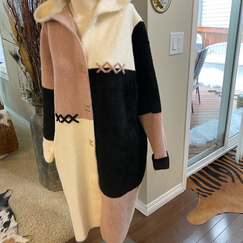Alpaca Jacket - Picture 2 of 8